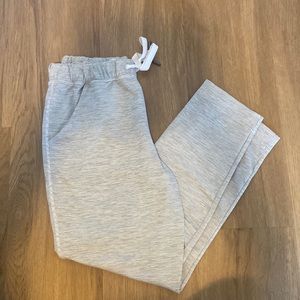 Scorpio Sol pants with back pockets.